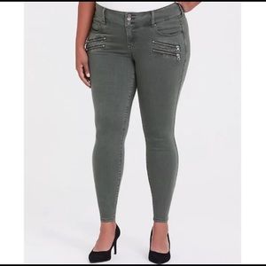 Torrid Skinny Super Stretch Jeggings Olive green zippered pockets size 12 denim